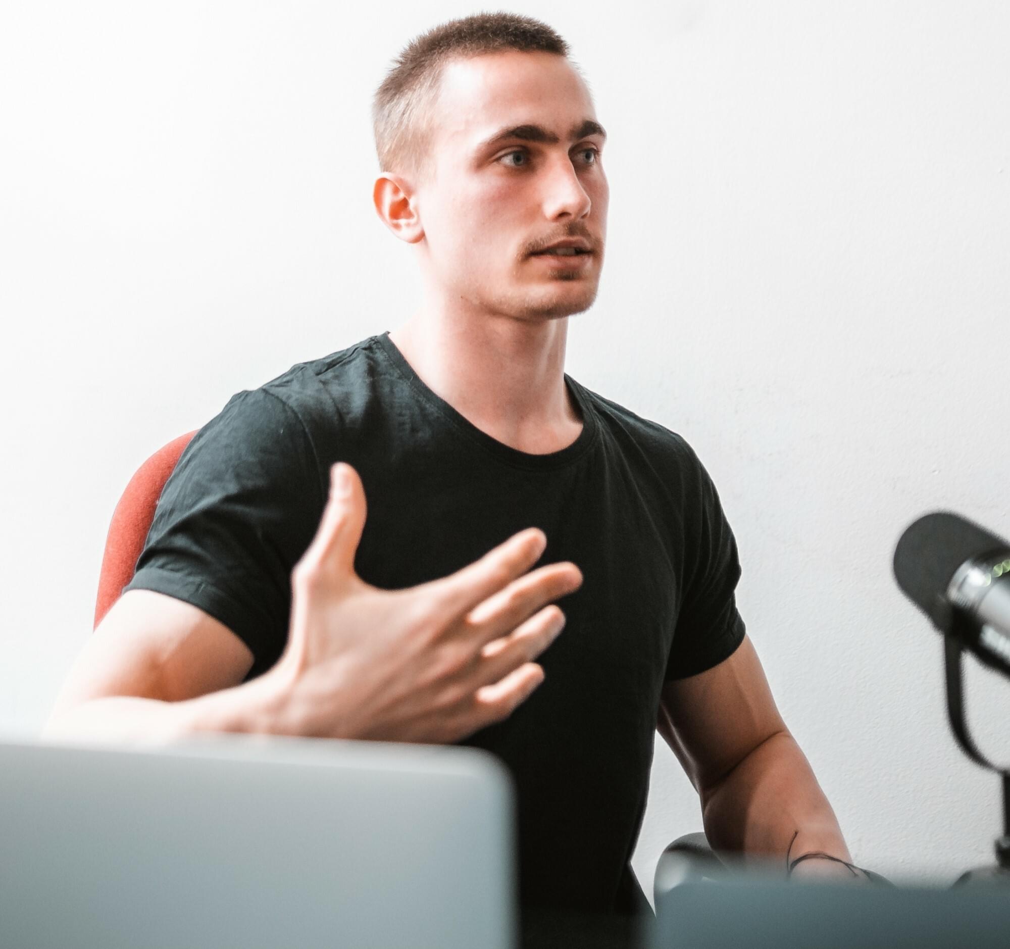 Lukáš Rusek | „Lidé si zvyknou na to, že se necítí dobře“